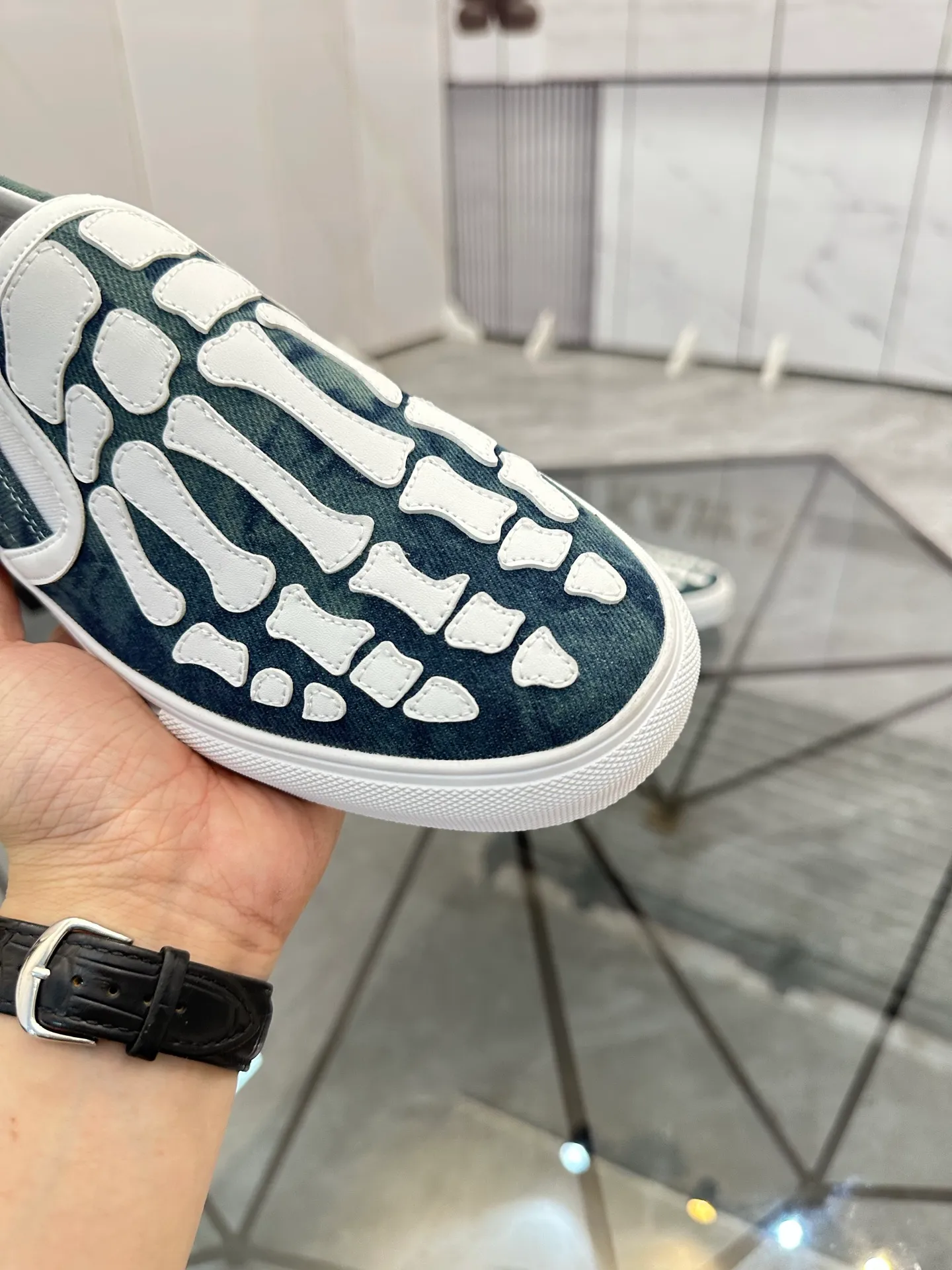 Men's shoes for sale 💰: 💰P420¥ Product trademark: AMIRI*「EMIR*] slip-on Regular size: 38-44 (can be customized to 37.45.46) Product materials: Upper imported original fabric spliced ​​cowhide, breathable lining, original outsole. No.: 1023